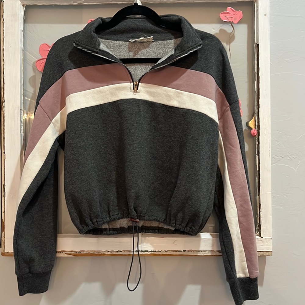 Pink Republic dark gray crop sweatshirt size medium